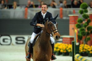 Luca Maria Moneta si toglie il cap